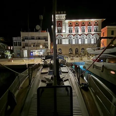 3 Or 5 Days Sailing Cruise In Croatia スプリト