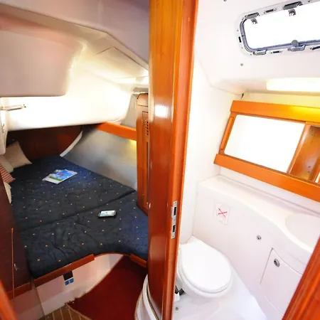 3 Or 5 Days Sailing Cruise In Croatia スプリト